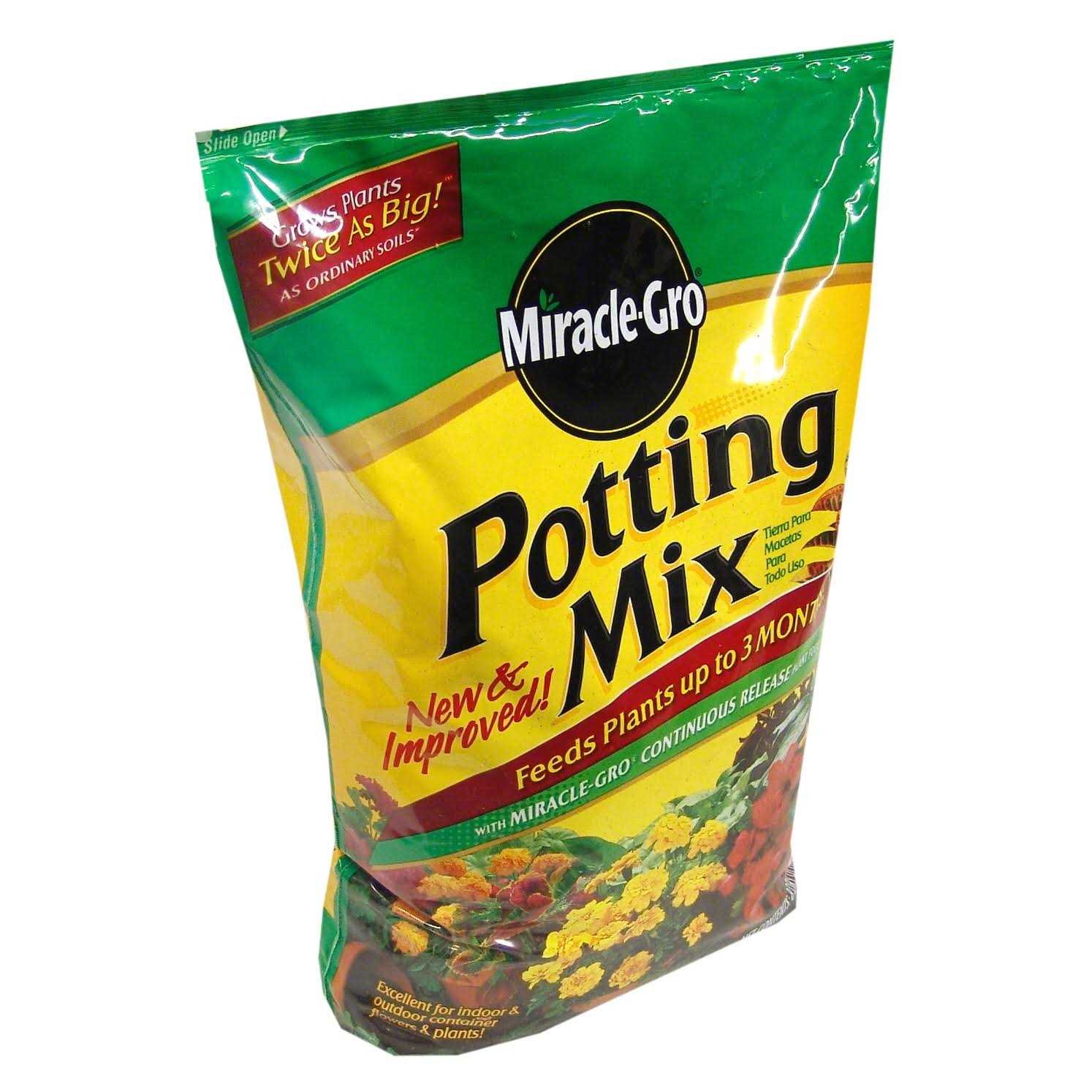 22B46433-F1A9-A605-77EB-DA4B1592F6C6.jpg Miracle-Gro Potting Mix with Miracle-Gro - Image 1